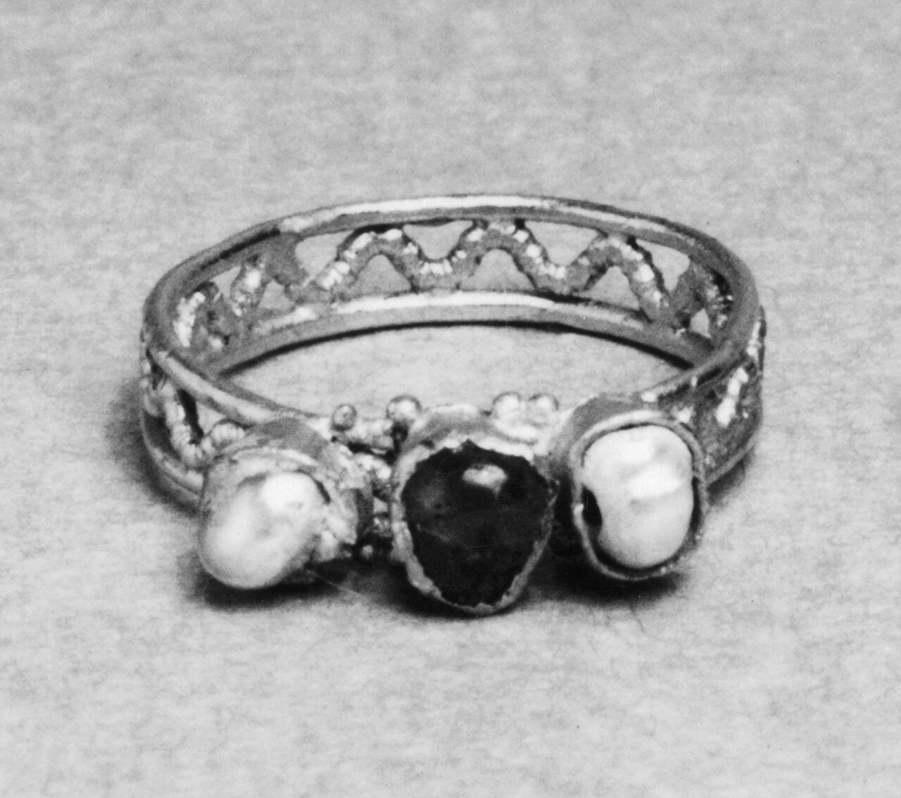 How Much Is My Jewelry Worth? (2026 Valuation Guide) 1 jewelry valuation guide