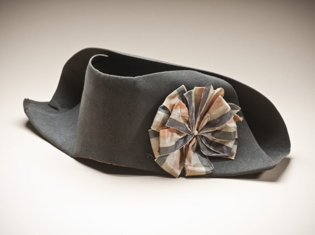 Items 8 Napoleonic-era bicorne hat
