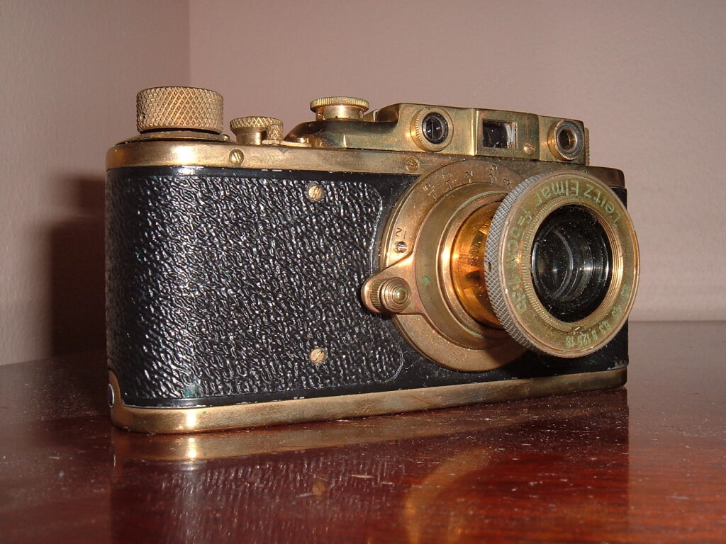 Lists 6 Vintage Leica camera